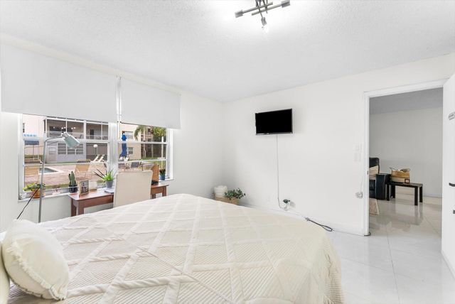 7500 NW 30th Place 123, Sunrise, FL 33313