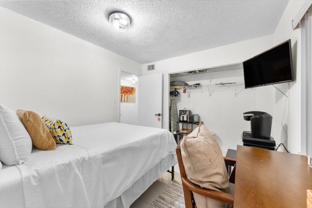 7500 NW 30th Place 123, Sunrise, FL 33313