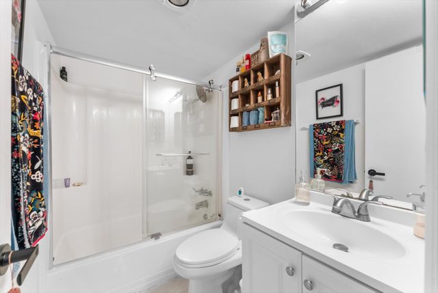 7500 NW 30th Place 123, Sunrise, FL 33313