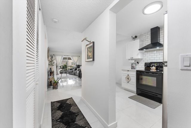 7500 NW 30th Place 123, Sunrise, FL 33313