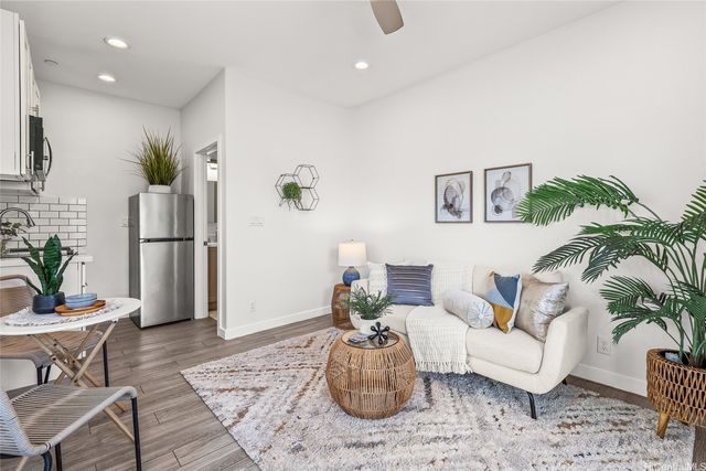 642 N Vineyard Boulevard E, Honolulu, HI 96817