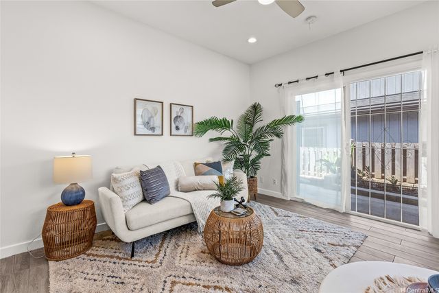 642 N Vineyard Boulevard E, Honolulu, HI 96817