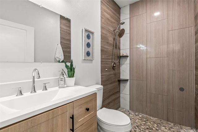 642 N Vineyard Boulevard E, Honolulu, HI 96817