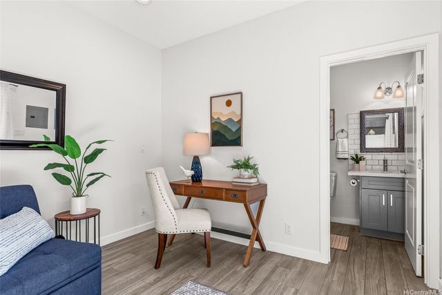 642 N Vineyard Boulevard E, Honolulu, HI 96817