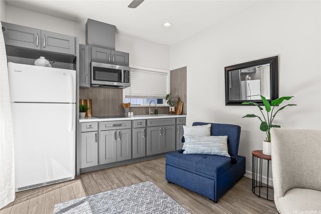 642 N Vineyard Boulevard E, Honolulu, HI 96817