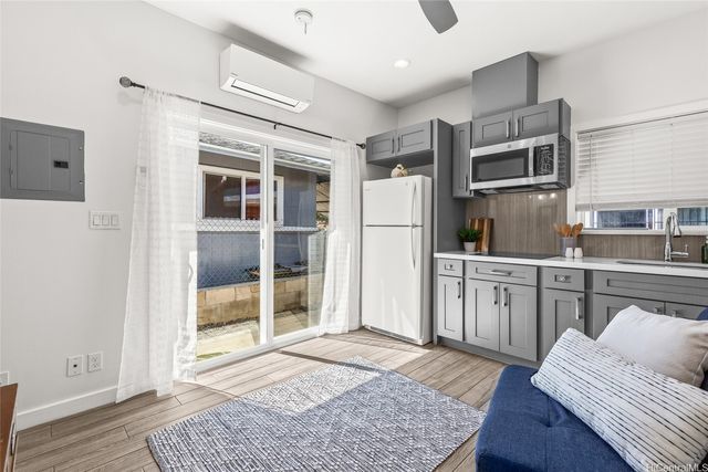 642 N Vineyard Boulevard E, Honolulu, HI 96817