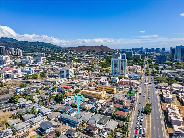 642 N Vineyard Boulevard E, Honolulu, HI 96817