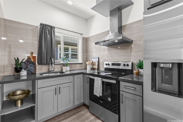 642 N Vineyard Boulevard E, Honolulu, HI 96817