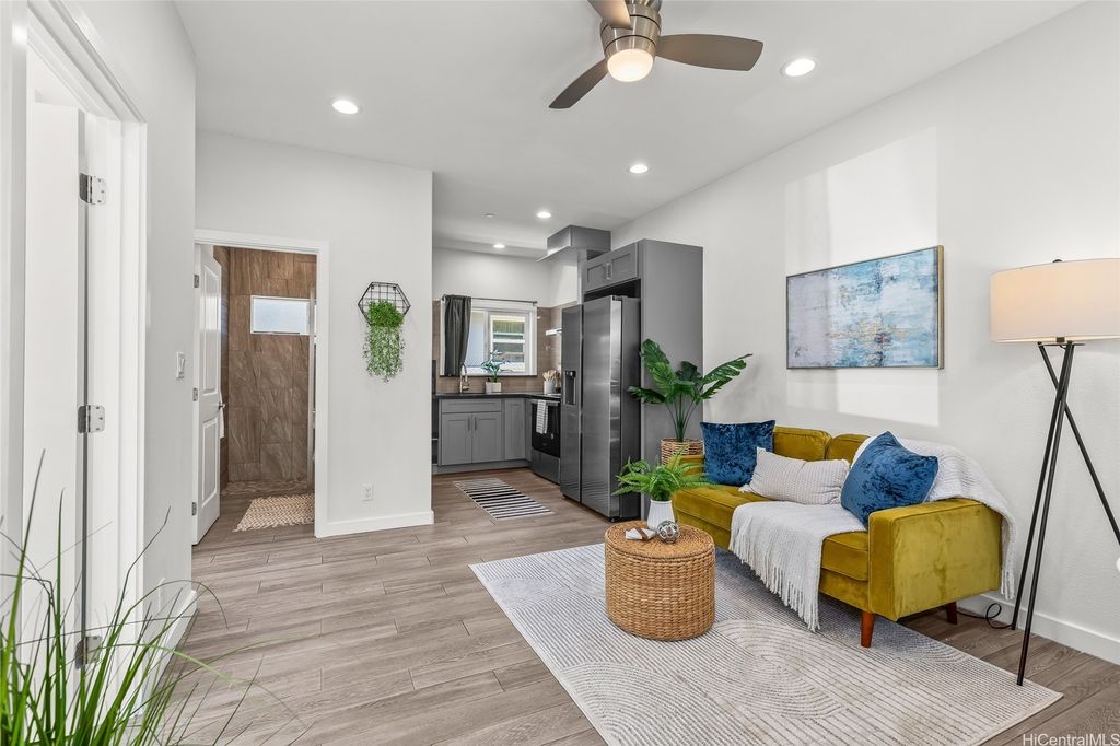 642 N Vineyard Boulevard E, Honolulu, HI 96817