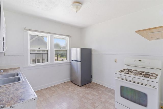 3333 Desota Avenue, Cleveland Heights, OH 44118