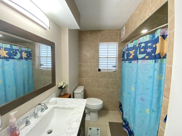 1414 Howell Avenue, La Marque, TX 77568