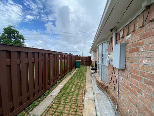 1414 Howell Avenue, La Marque, TX 77568