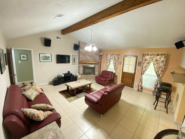 1414 Howell Avenue, La Marque, TX 77568