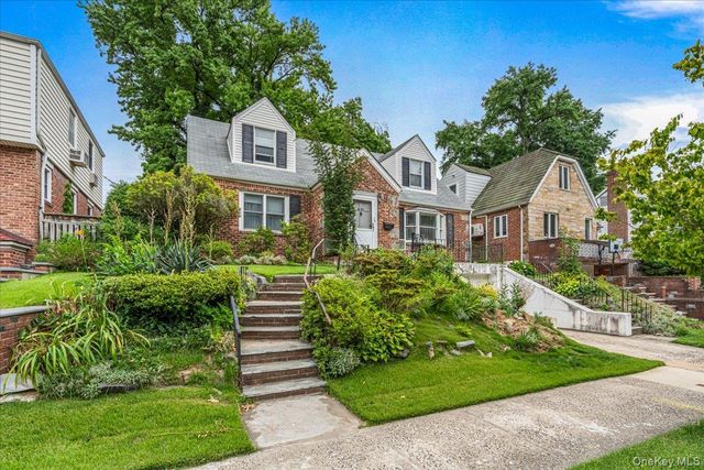 80-59 208th Street, Hollis Hills, NY 11427