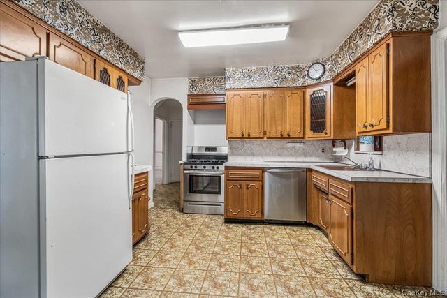 80-59 208th Street, Hollis Hills, NY 11427