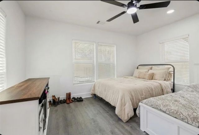 902 Post Oak Street, Hearne, TX 77859