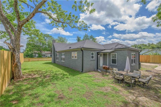902 Post Oak Street, Hearne, TX 77859