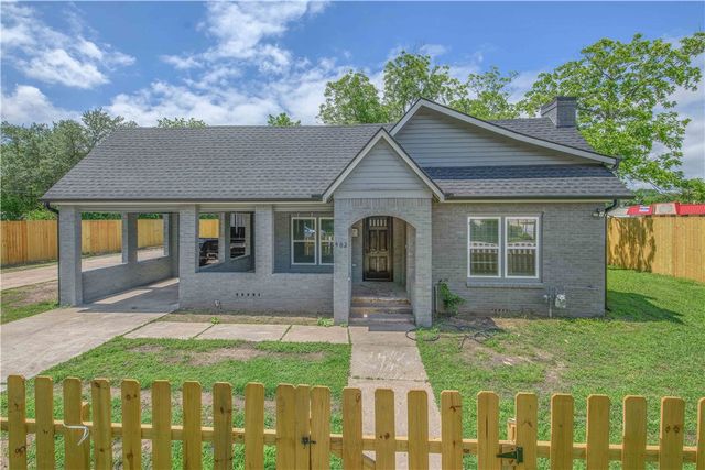 902 Post Oak Street, Hearne, TX 77859