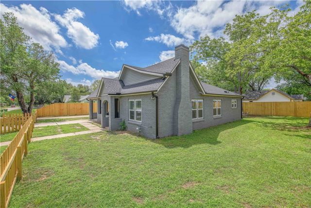902 Post Oak Street, Hearne, TX 77859