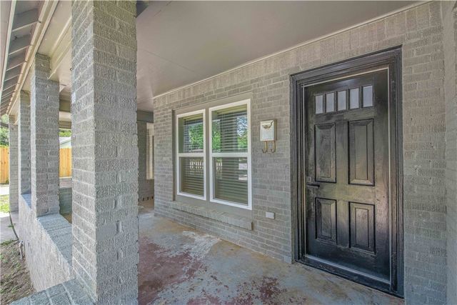 902 Post Oak Street, Hearne, TX 77859