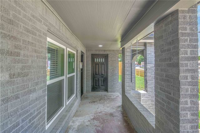 902 Post Oak Street, Hearne, TX 77859