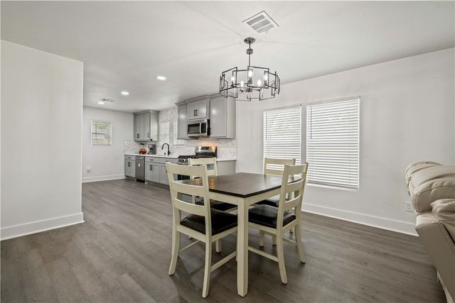 902 Post Oak Street, Hearne, TX 77859