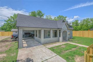 902 Post Oak Street, Hearne, TX 77859