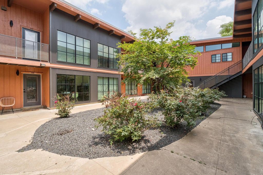 400 E 30th ST 200, Austin, TX 78705