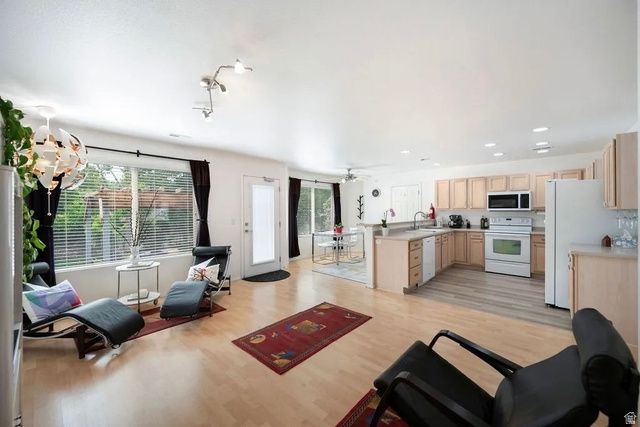 942 S COYOTE CV, Lehi, UT 84043