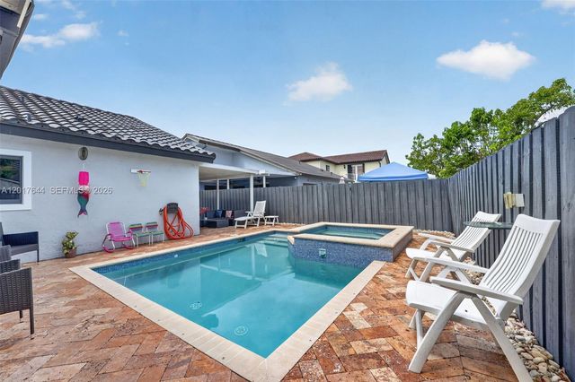 15613 SW 63rd Ter, Miami, FL 33193