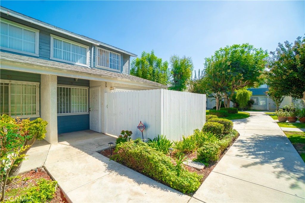 810 W Compton 29, Compton, CA 90220 — exterior