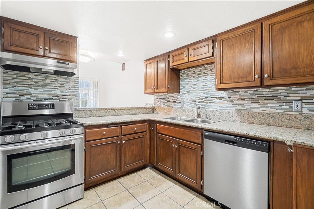 810 W Compton 29, Compton, CA 90220 — photo 2