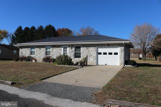 16 JACKSON ST, Petersburg, WV 26847