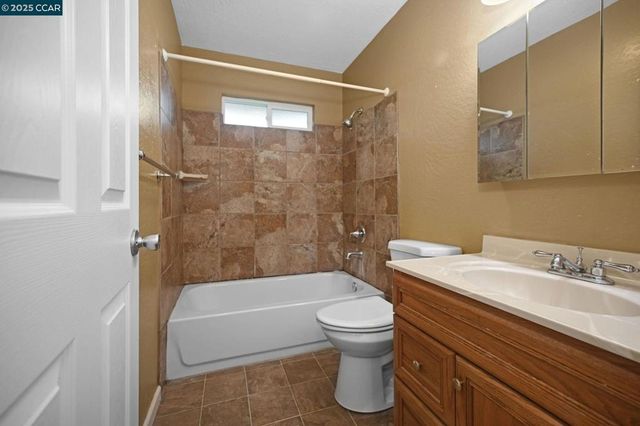 2140 Roskelley Dr, Concord, CA 94519