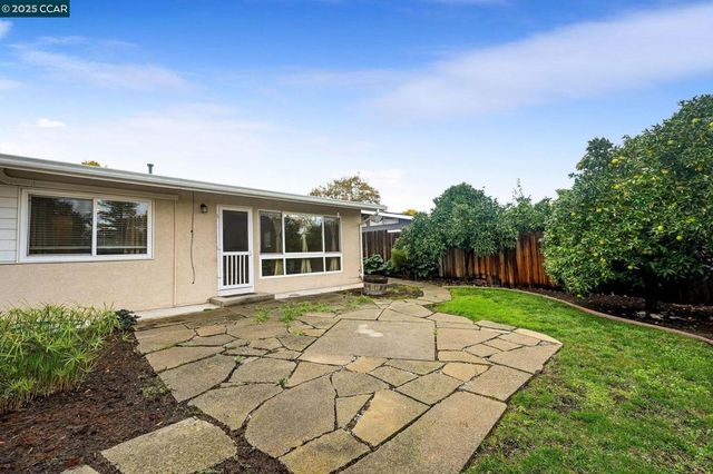 2140 Roskelley Dr, Concord, CA 94519