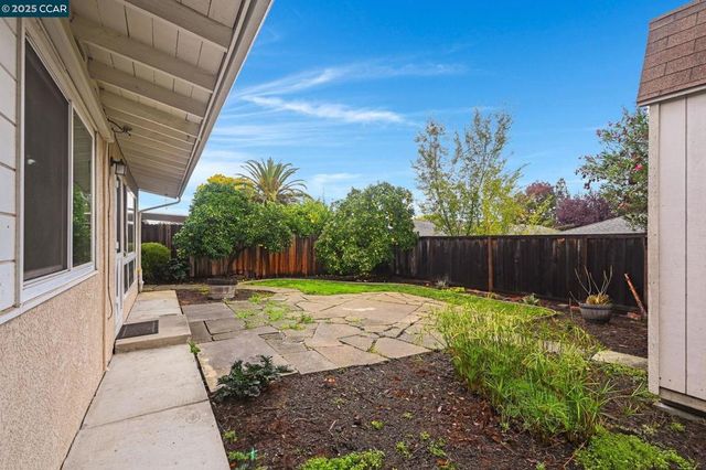 2140 Roskelley Dr, Concord, CA 94519