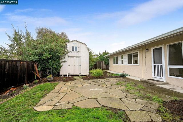 2140 Roskelley Dr, Concord, CA 94519