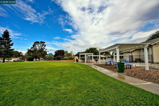 2140 Roskelley Dr, Concord, CA 94519