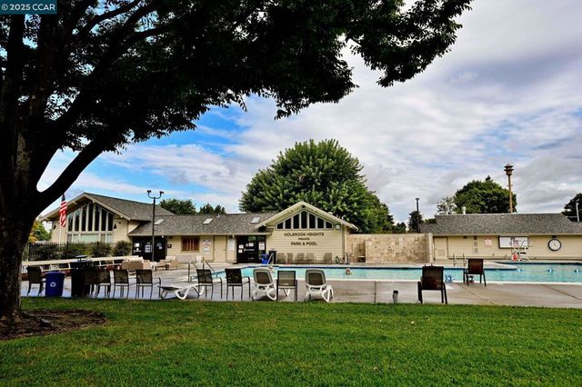 2140 Roskelley Dr, Concord, CA 94519