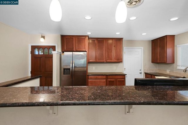 2140 Roskelley Dr, Concord, CA 94519