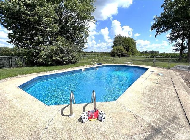 822 N Walnut Hills, Crawfordsville, IN 47933