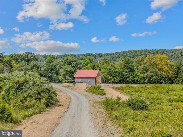 237 FOGGY BOTTOM LN, Berkeley Springs, WV 25411