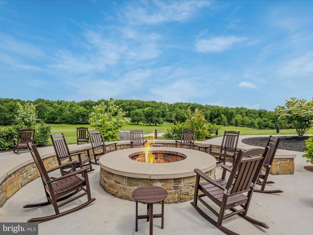 237 FOGGY BOTTOM LN, Berkeley Springs, WV 25411