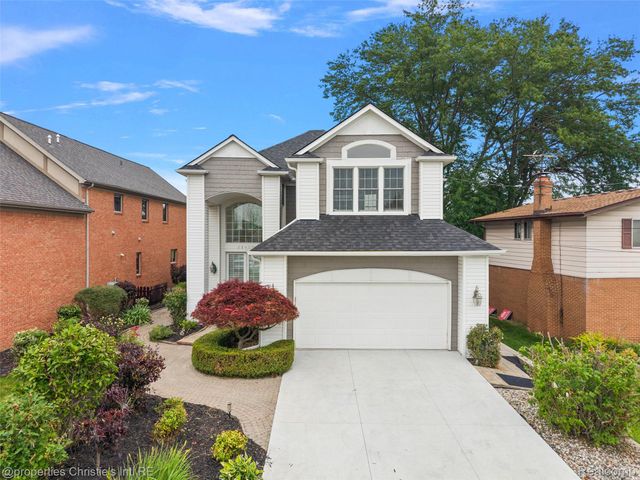 31975 Riverdale Street, Harrison Charter Township, MI 48045