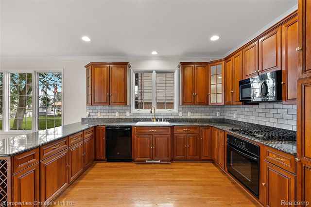 31975 Riverdale Street, Harrison Charter Township, MI 48045