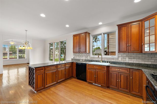 31975 Riverdale Street, Harrison Charter Township, MI 48045