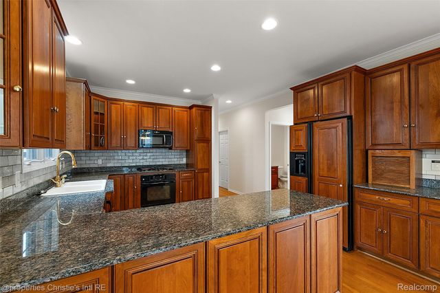 31975 Riverdale Street, Harrison Charter Township, MI 48045