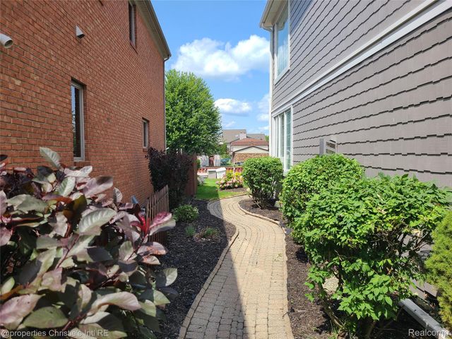 31975 Riverdale Street, Harrison Charter Township, MI 48045
