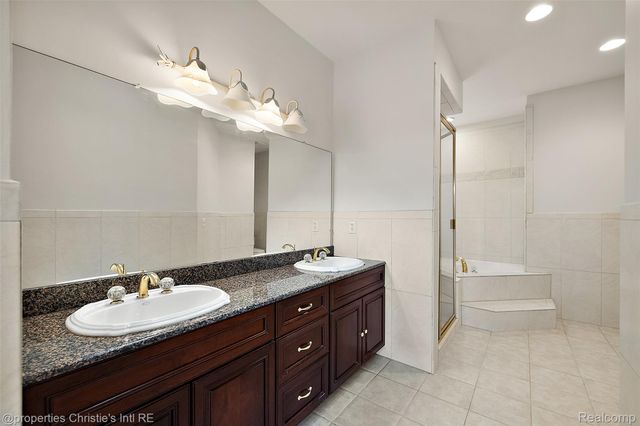31975 Riverdale Street, Harrison Charter Township, MI 48045