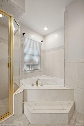 31975 Riverdale Street, Harrison Charter Township, MI 48045